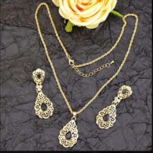 A set of earring and chain for the neck 2